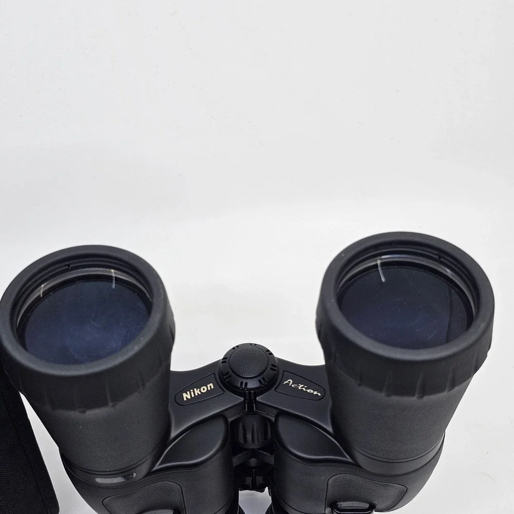 Nikon Action 10-22x50 3.8 at 10x Zoom Binoculars with Case and Accessories